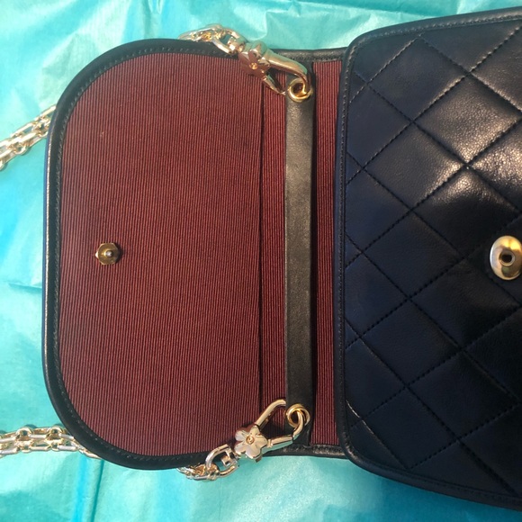 SOLD* CHANEL CC Logo Quilted Mini Clutch - Picture 6 of 8